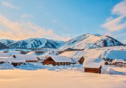 Xinjiang Urumqi, Heavenly Lake, Kanas, Hemu & Sayram Lake7-Day 6-Night Private Tour