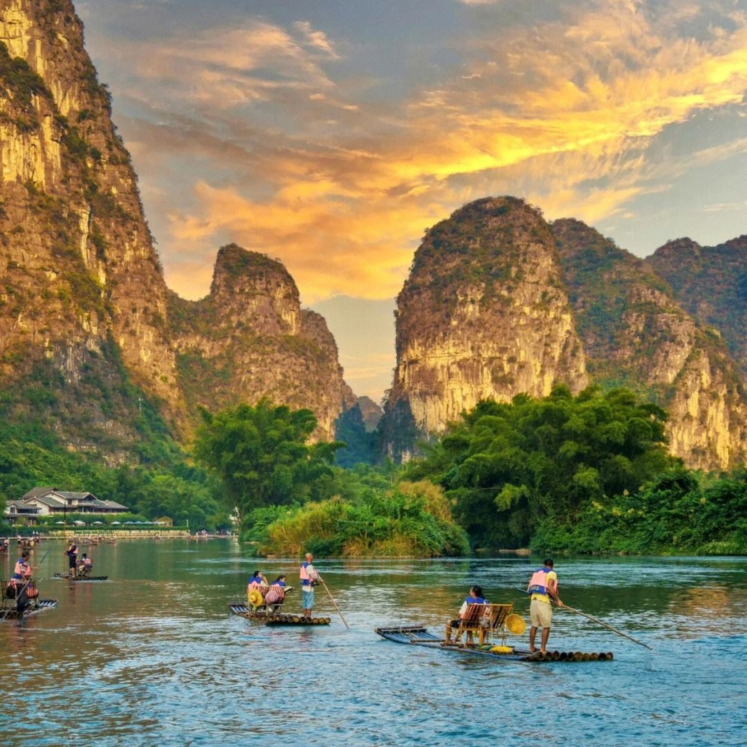 Yulong River bamboo raft