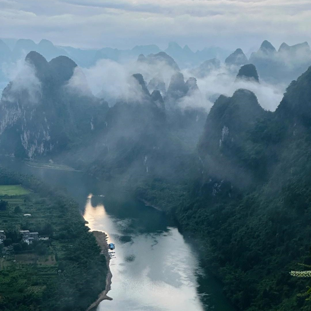 Yulong River bamboo raft